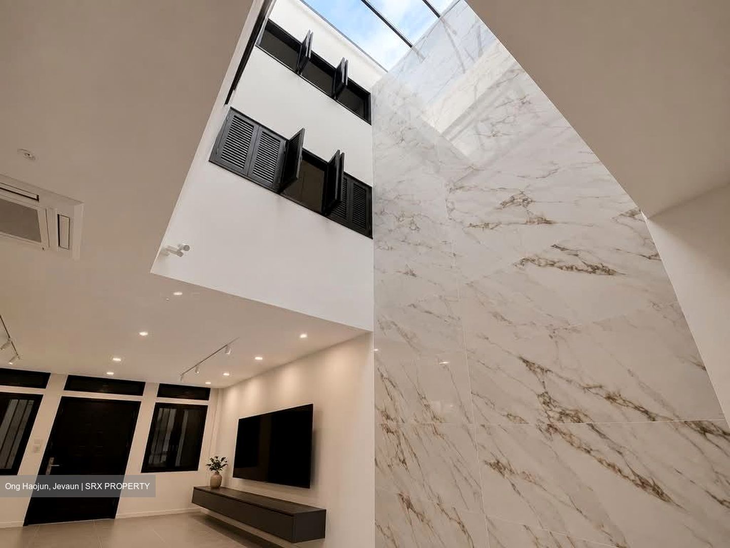 River Valley Road (D9), Terrace #565598351